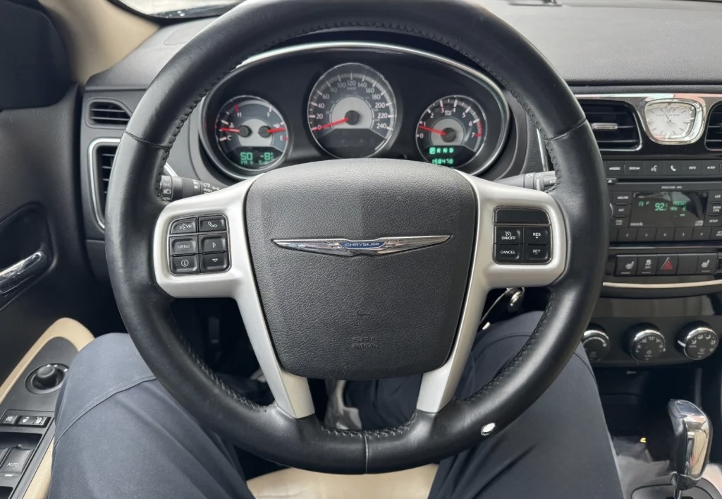 2012 Chrysler 200 Limited