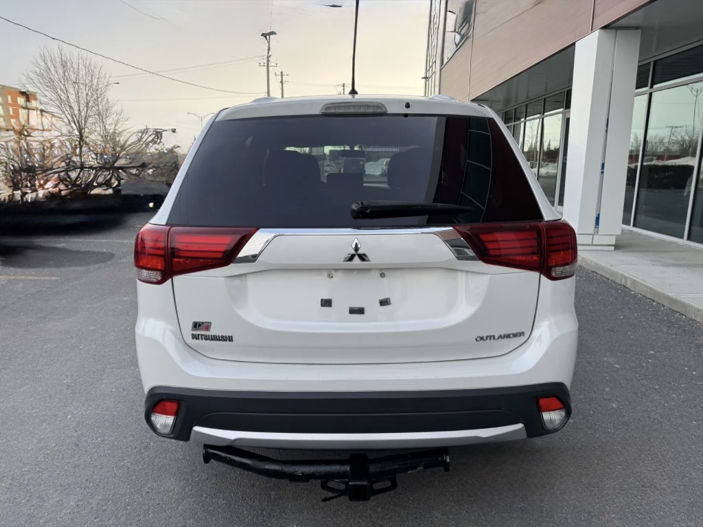 2016 Mitsubishi Outlander ES
