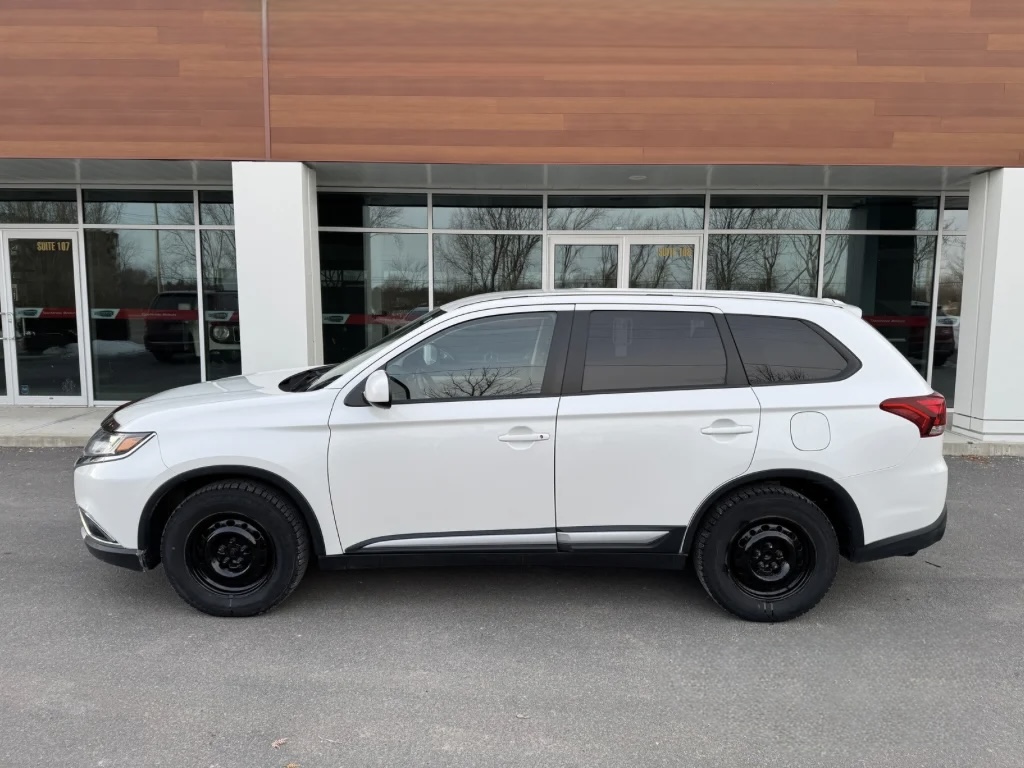2016 Mitsubishi Outlander ES